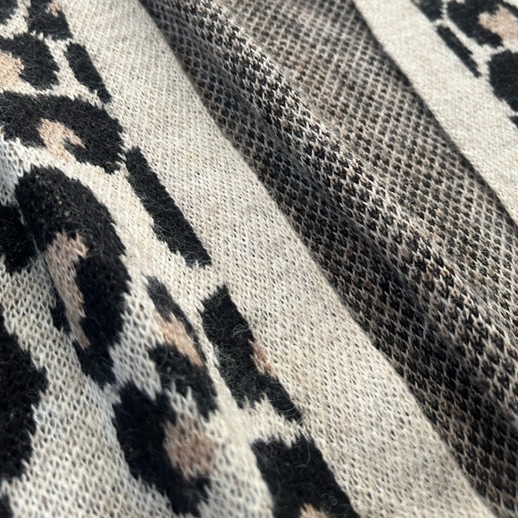 American Eagle Oversized Leopard Cardigan. Super Soft! Size XXS - Picture 8 of 13